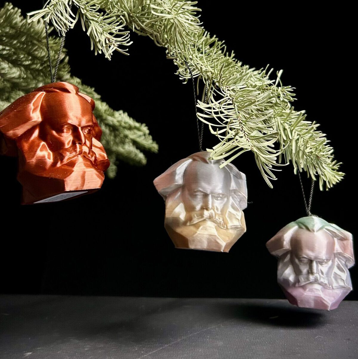 „Design-Weihnachtskugel aus Chemnitz – moderner 3D-Anhänger als besonderes Geschenk“