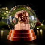 Weihnachtlich kommt er daher, der kleine "Nischl" von Chemnitz. Eingehüllt in Schneegestöber.