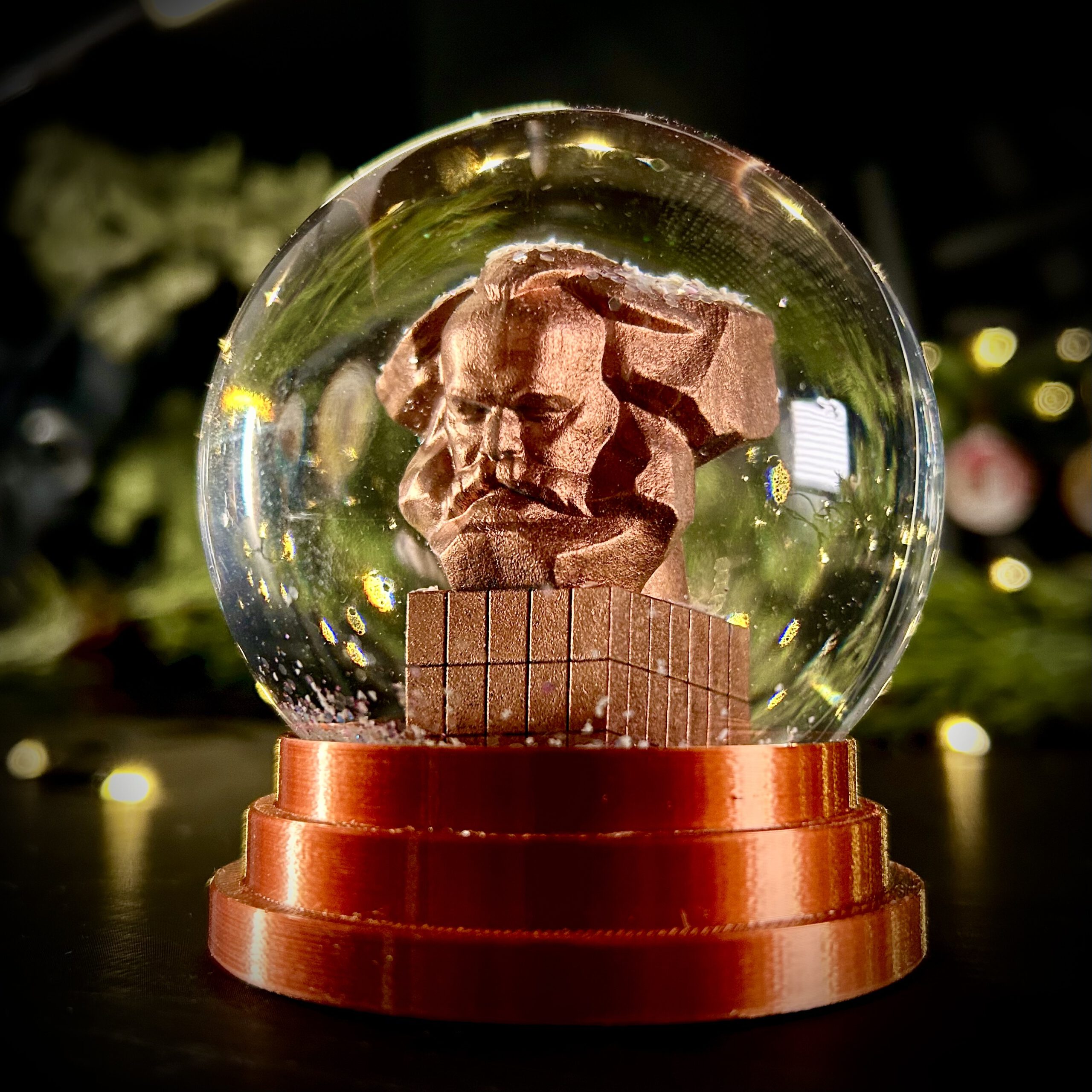 Tauche ein in die Schneelandschaft und erlebe unseren kleinen Karli im Schneegestöber.