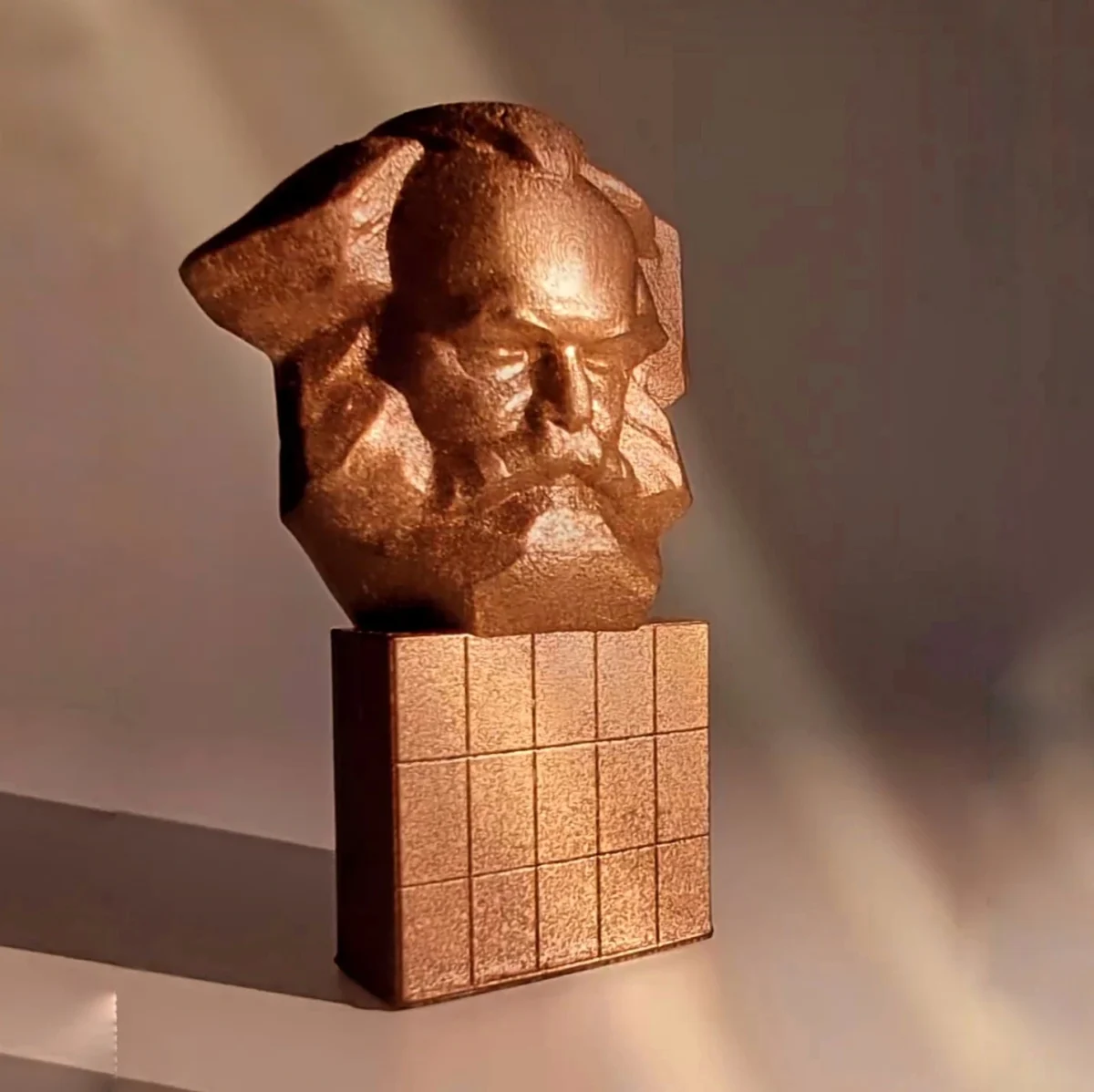 Kühlschrankmagnet Karl-Marx-Monument Chemnitz – Souvenir mit bekanntem Wahrzeichen - Miniatur